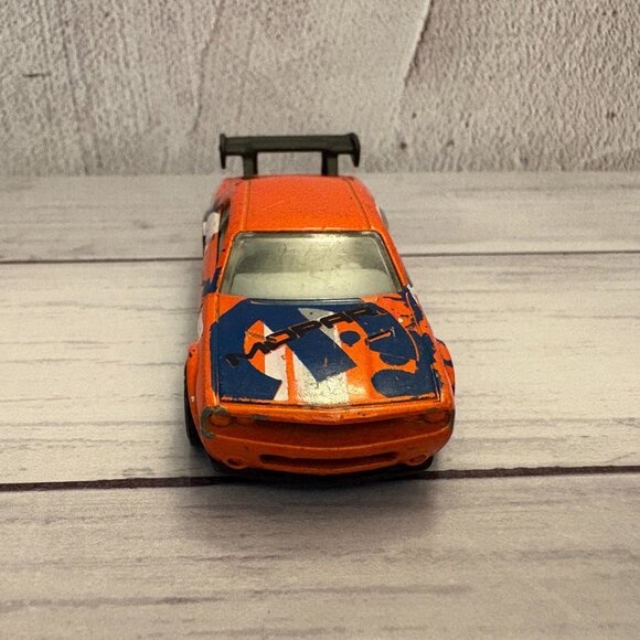 Hot Wheels Mopar Dodge Challenger Drift Car Diecst 2012 (SKU: 263TO) - Picture 4 of 7